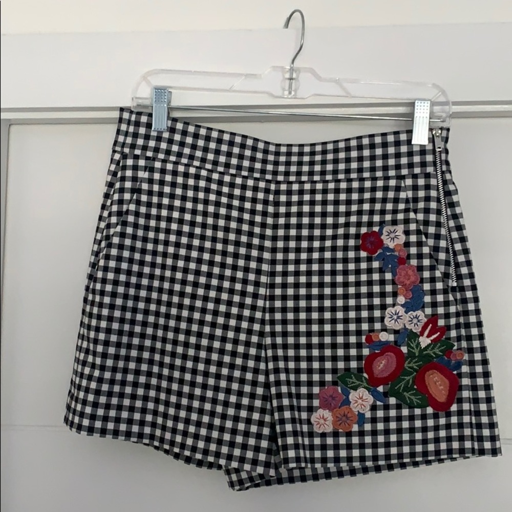 LIKE NEW Adorable gingham and floral shorts!